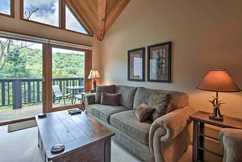 Year-Round Fun in Beech Mountain! Condo w/ Balcony Apartment in Beech Mountain
