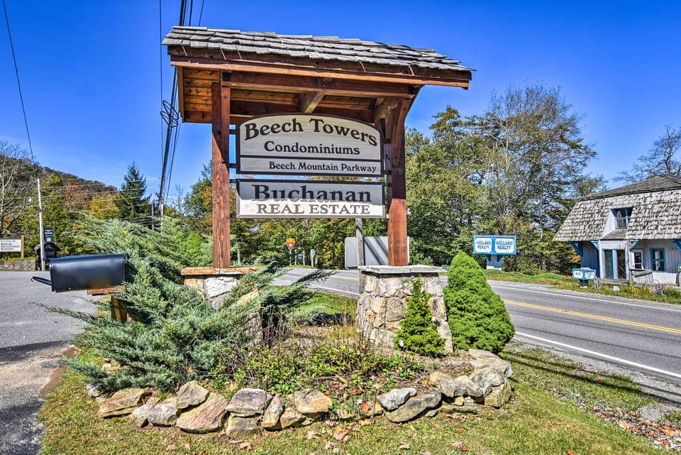 Walk to Beech Mtn Ski Resort! Condo w/ Balcony Apartment in Beech Mountain