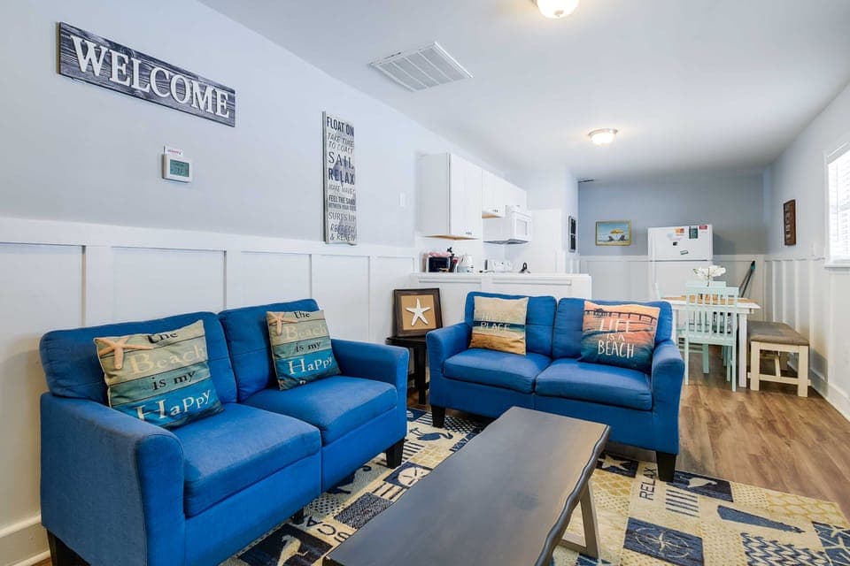 2 Mi to Barefoot Landing! 'Bailey's Beach Cottage' House in Atlantic Beach