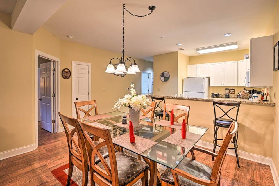 6 Mi to Boardwalk: Condo w/ Pool in Myrtle Beach Apartment in Carolina Forest