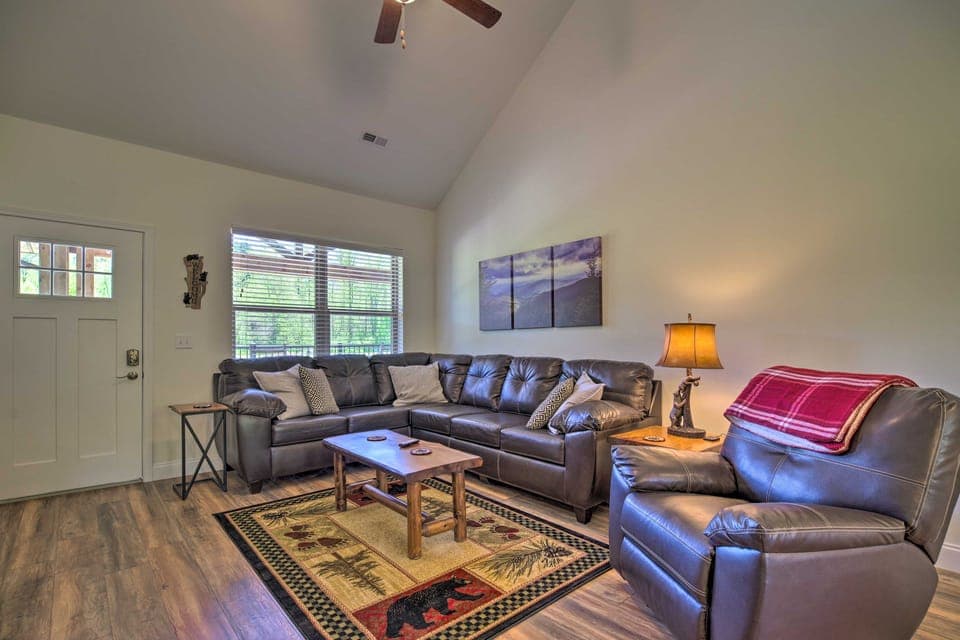 Townsend Condo w/ Pool, Great Smoky Mountain Views Apartment in Sevier County