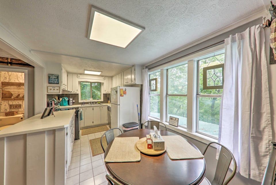 Seasonal Water Views: Home Near Center Hill Lake House in Center Hill Lake