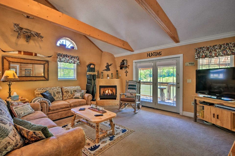 Cozy Cabin on Tenn River - 10 Mi to Chattanooga! House in Chattanooga