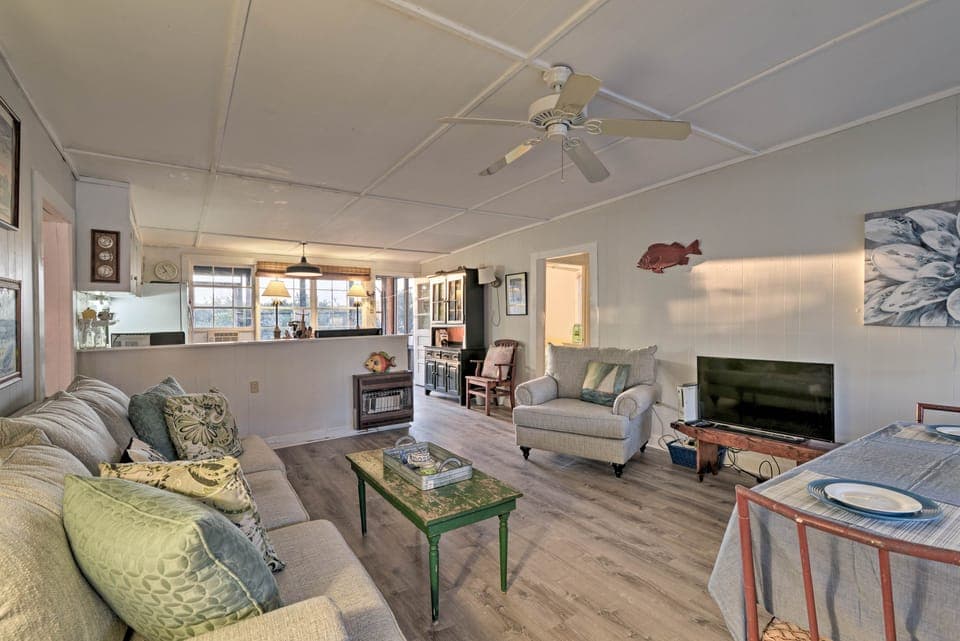 Pawleys Island House, - Steps to Beach & Creek! House in Pawleys Island