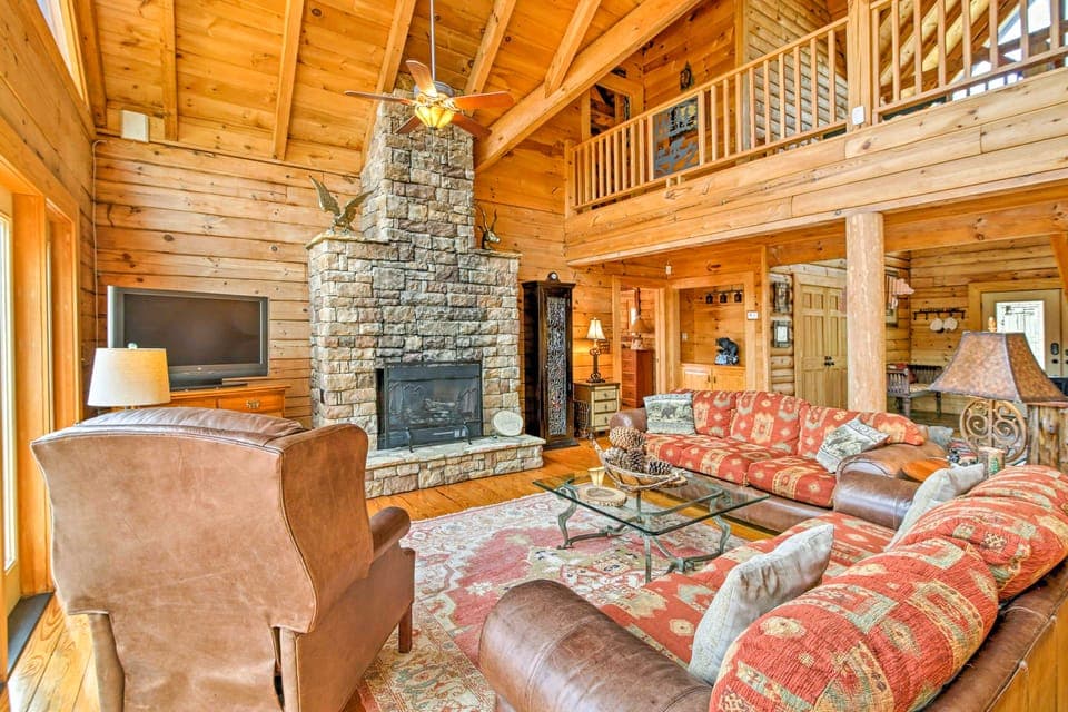 Lake Hartwell Lodge w/ Dock, Theater + Hot Tub! House in Lake Hartwell