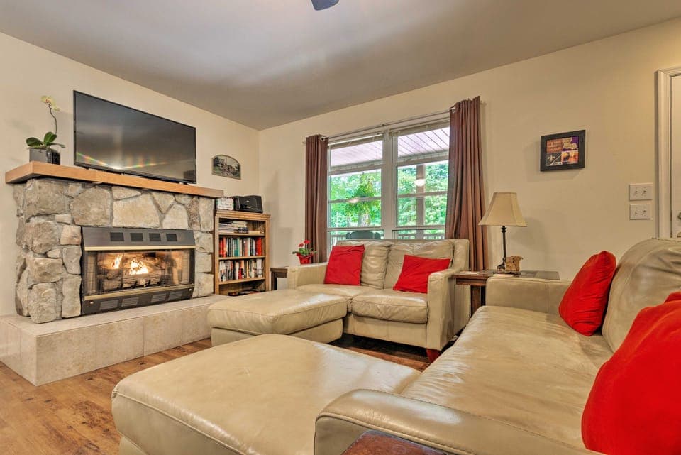 Slopes, Trails & More! Beech Mountain Home w/ Deck House in Beech Mountain