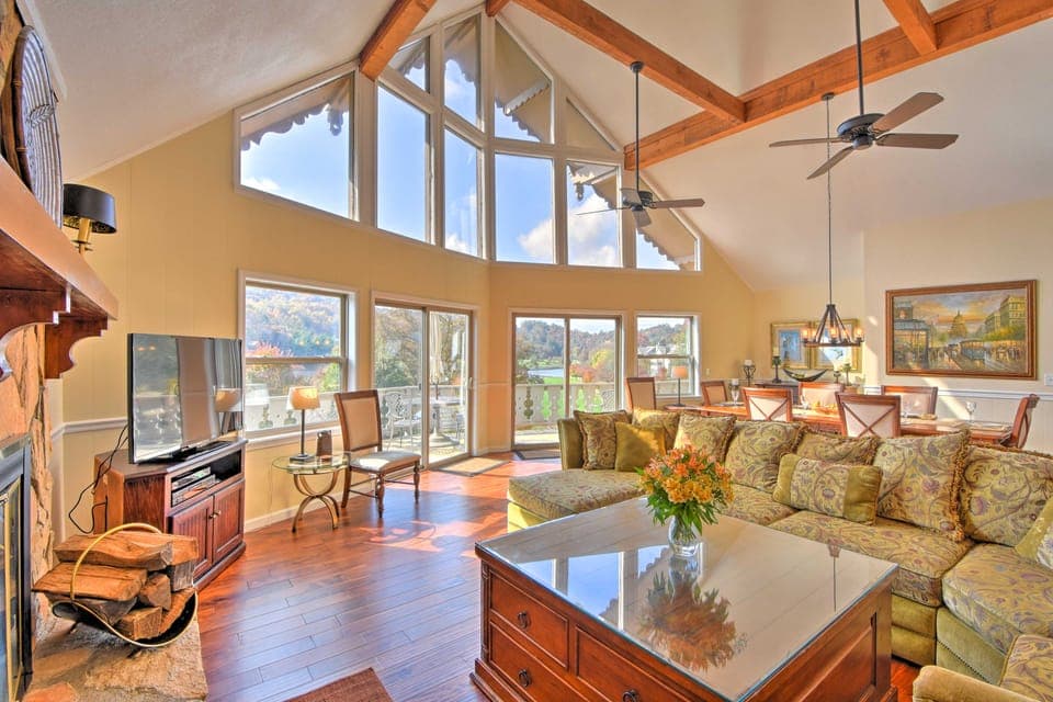 Picturesque ‘Sky Haus’ Sanctuary w/ Mountain Views House in Sky Valley