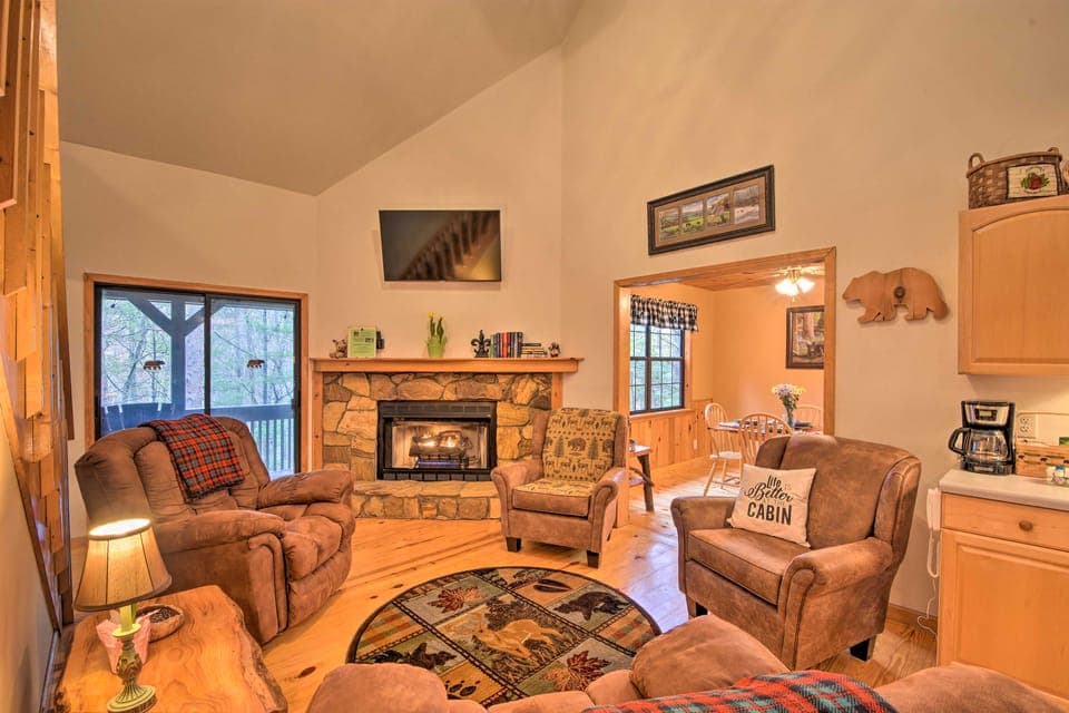 Modern Cabin w/ Deck in the Blue Ridge Mountains! House in Union County