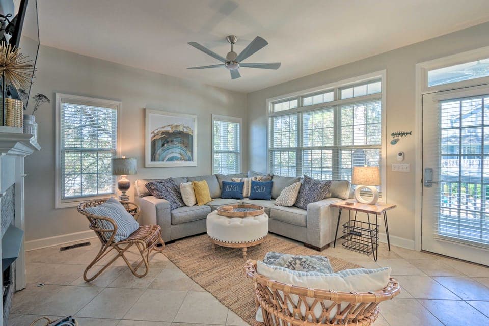 Steps to Sand: Hilton Head Retreat w/ Pool Access! Apartment in Hilton Head Island