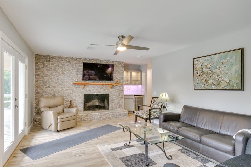 Waterfront Lakehouse w/ Private Dock & Fire Pit! House in Leesville