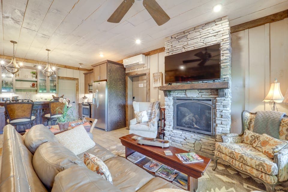 1 Mi to Beech Mtn: Cabin w/ Fire Pit & BBQ! Apartment in Beech Mountain