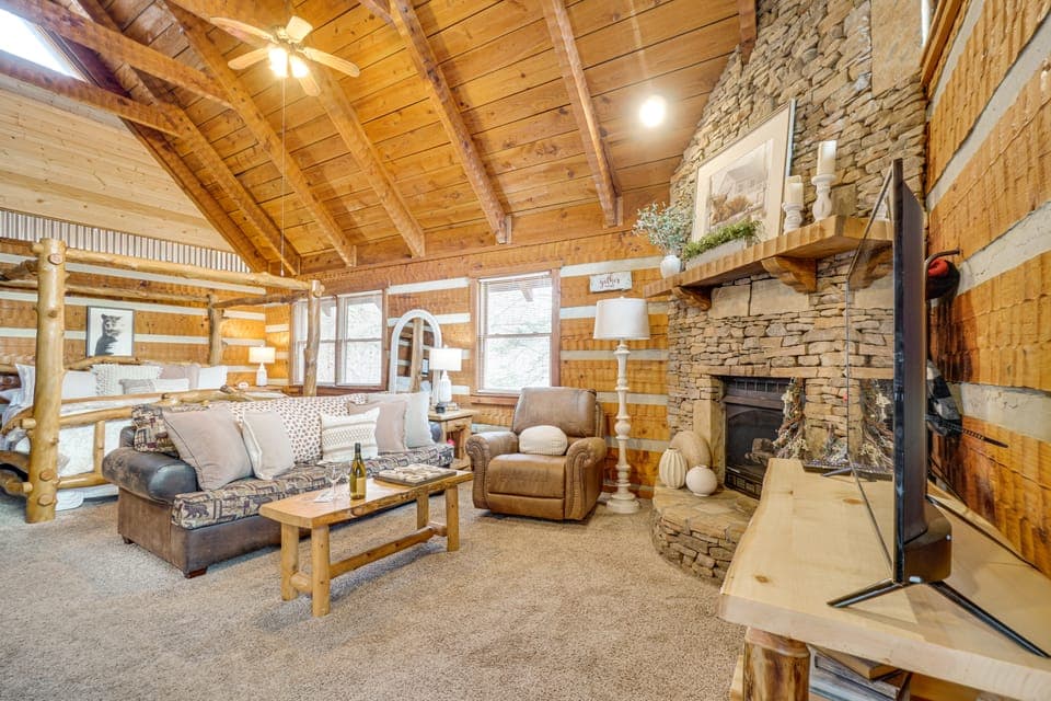 Honey Bear Pause: Rural Escape w/ Porch & Hot Tub! House in Sevier County