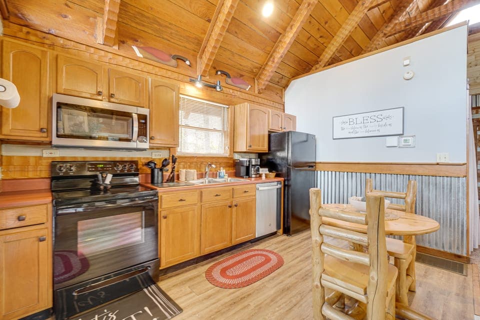 Honey Bear Pause: Rural Escape w/ Porch & Hot Tub! House in Sevier County