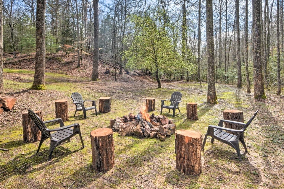 Hot Tub, Fire Pit: Family-Friendly Murphy Home House in Tennessee
