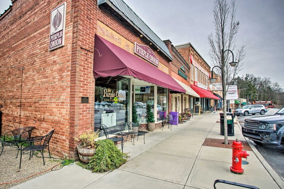 Walk to Dining: Saluda Main Street Retreat! Apartment in Saluda