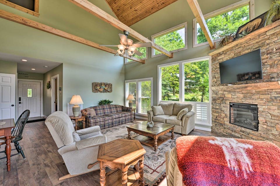 Renovated Home w/ Private Dock on Watauga Lake House in Watauga Lake