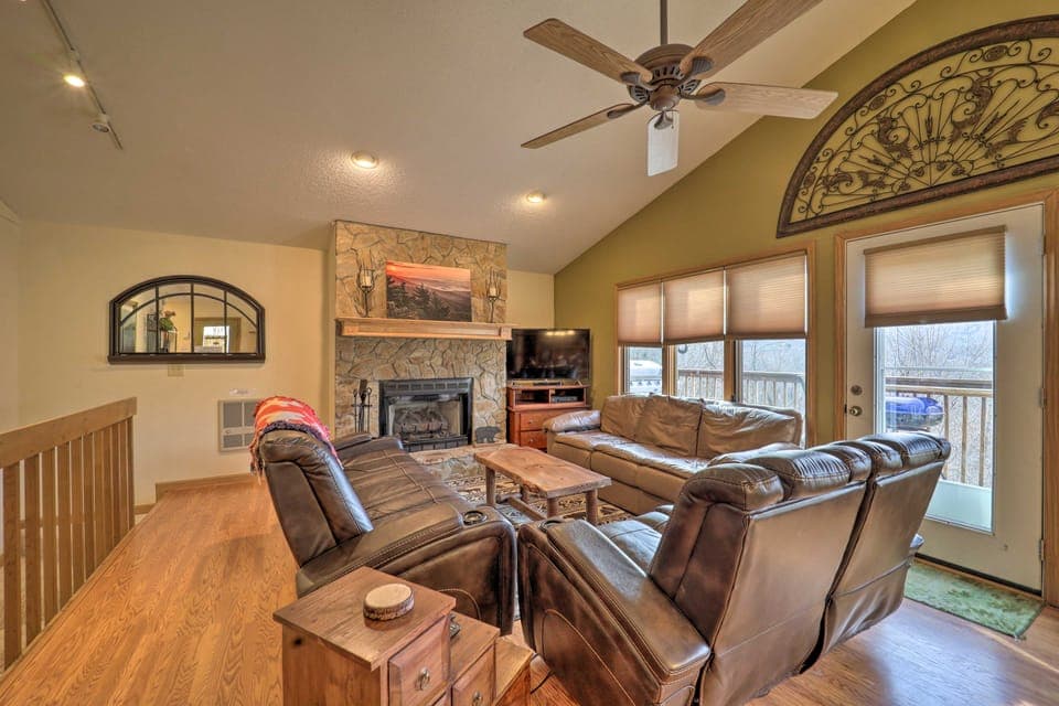 2 Mi to Ski Resort! Beech Mtn Cabin w/ Slope Views House in Beech Mountain