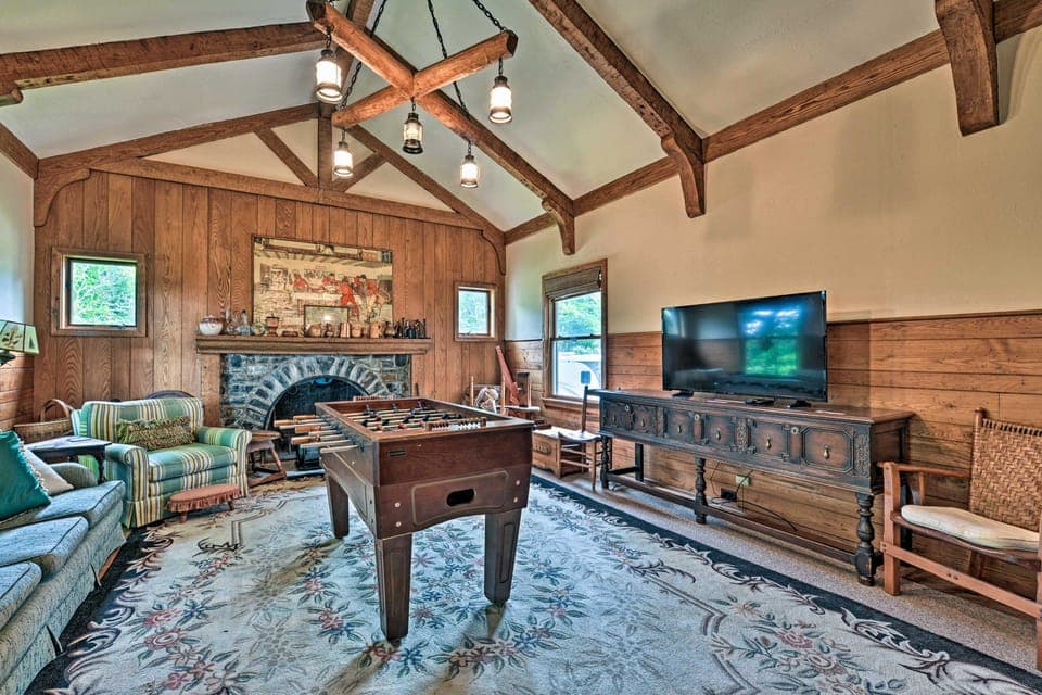 Amazing Historic Home w/ Stunning Mountain Views! House in Blowing Rock