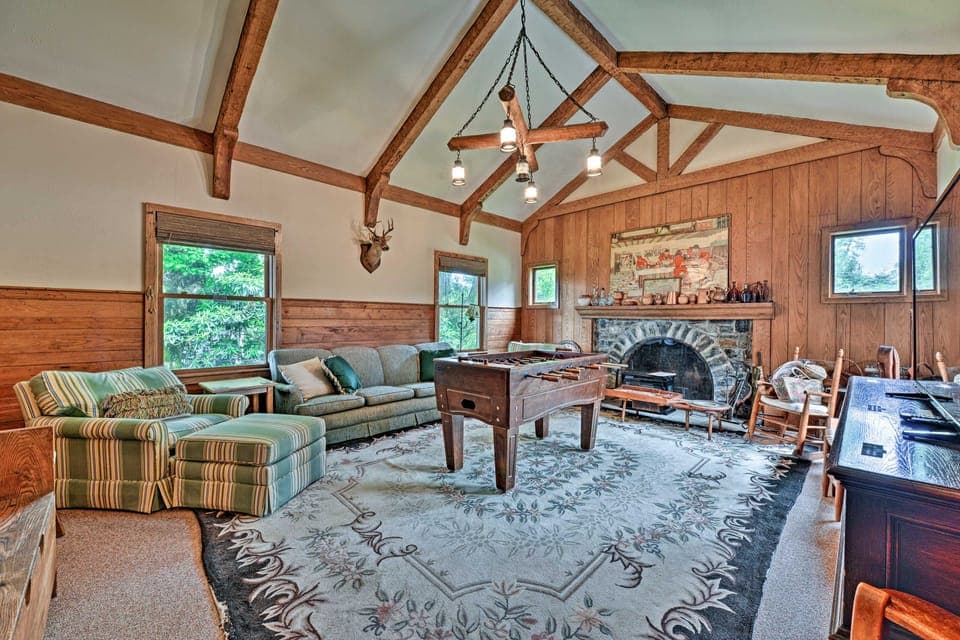 Amazing Historic Home w/ Stunning Mountain Views! House in Blowing Rock