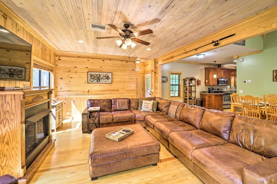 10 Mi to Grandfather Mountain: 'Wolfe Creek Cabin' House in Tennessee