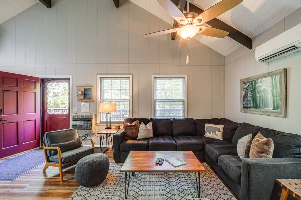 'Bear Crossing Chalet:' Beech Mountain Family Home House in Beech Mountain