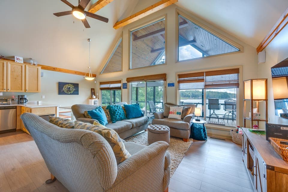 Luxe Lake Sinclair Living: Private Dock & Beach! House in Lake Sinclair