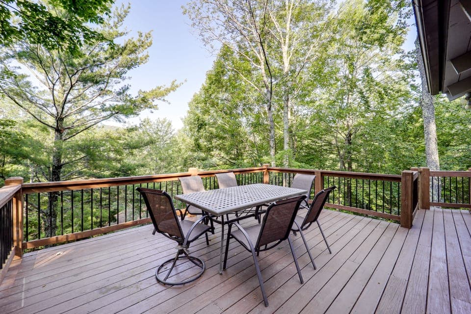 2 Mi to Skiing! Wooded Beech Mtn Retreat w/ Decks House in Beech Mountain