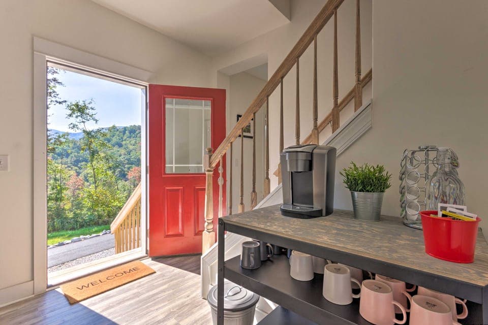 Family Holiday Retreat! Mtn-View Blue Ridge Home House in Tennessee