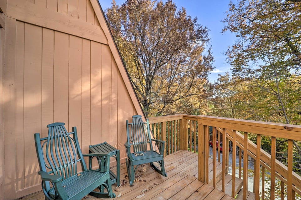 < 1 Mi to Beech Mtn Ski! Condo w/ Hot Tub Access Apartment in Beech Mountain