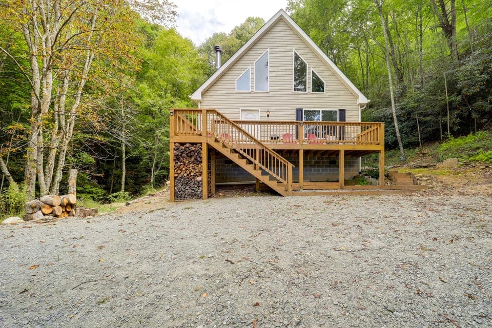 'Greystone' Creekside Cabin: Hike, Fish & Explore! House in Tennessee