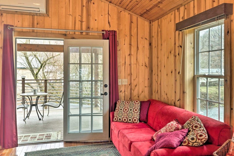 'The Boat House' Creekside Escape in Hot Springs! Apartment in Hot Springs