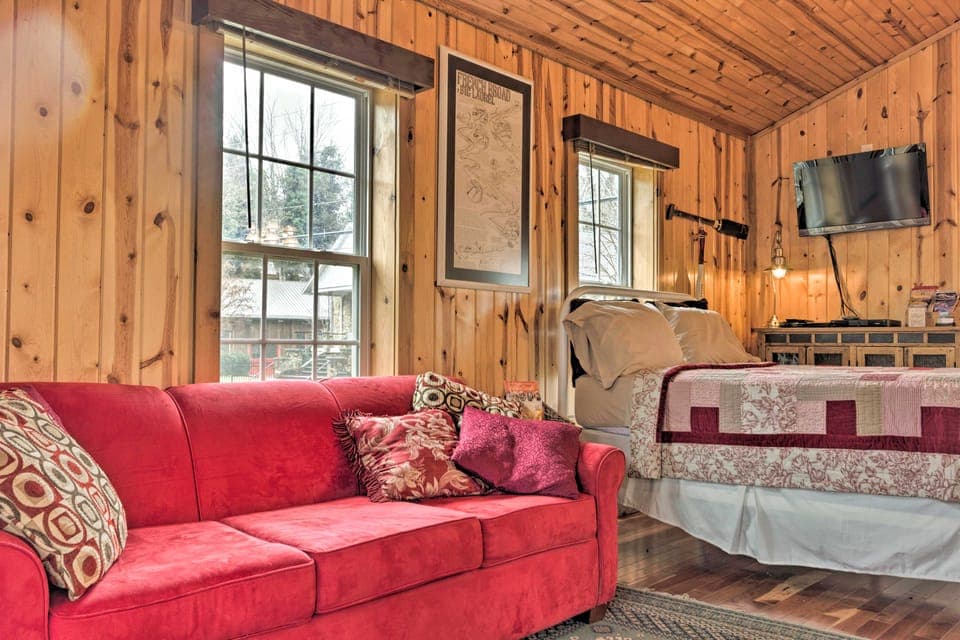 'The Boat House' Creekside Escape in Hot Springs! Apartment in Hot Springs