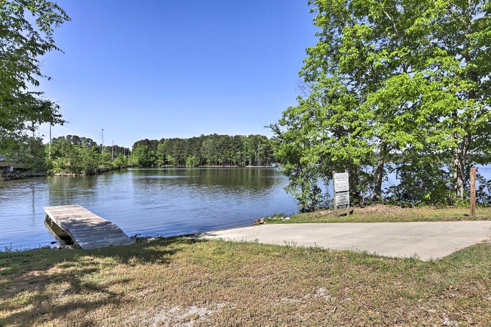 Family-Friendly Home w/ Lake Oconee Access + Patio House in Lake Oconee