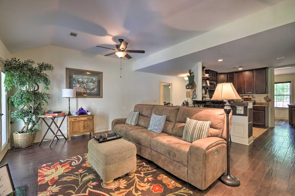 Family-Friendly Home w/ Lake Oconee Access + Patio House in Lake Oconee