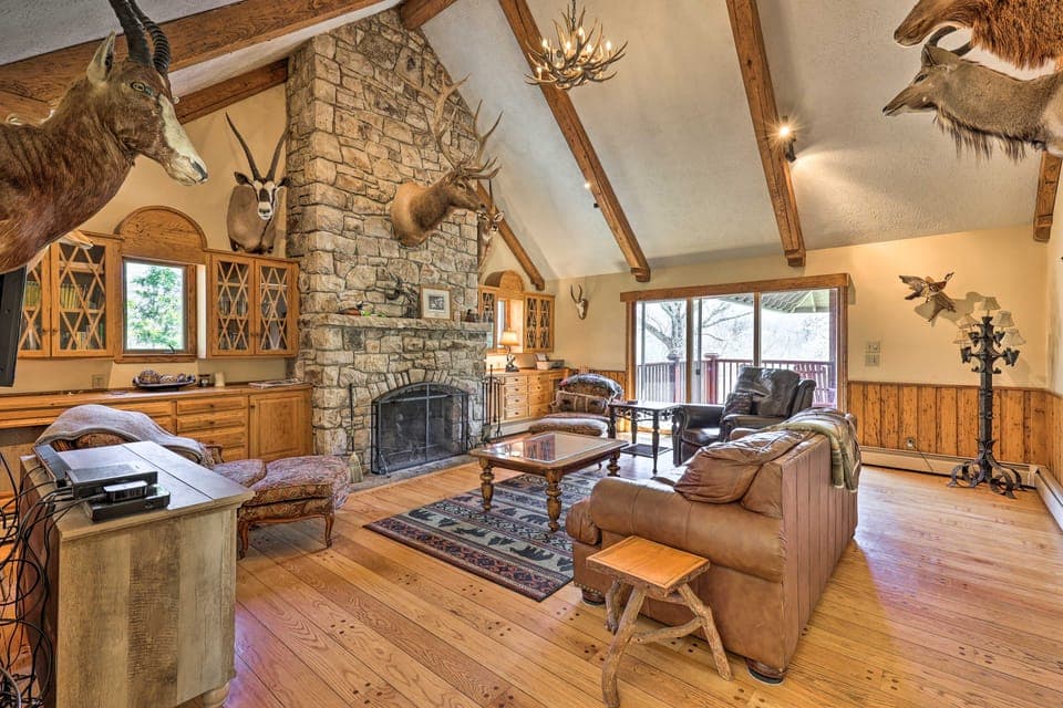 40-Acre Mtn-View Retreat w/ Hot Tub in Banner Elk! House in Banner Elk