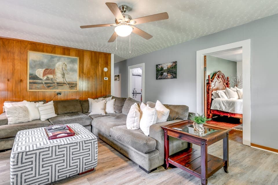 2 Mi to Ski Sapphire: Pet-Friendly Cashiers Cabin House in Tennessee