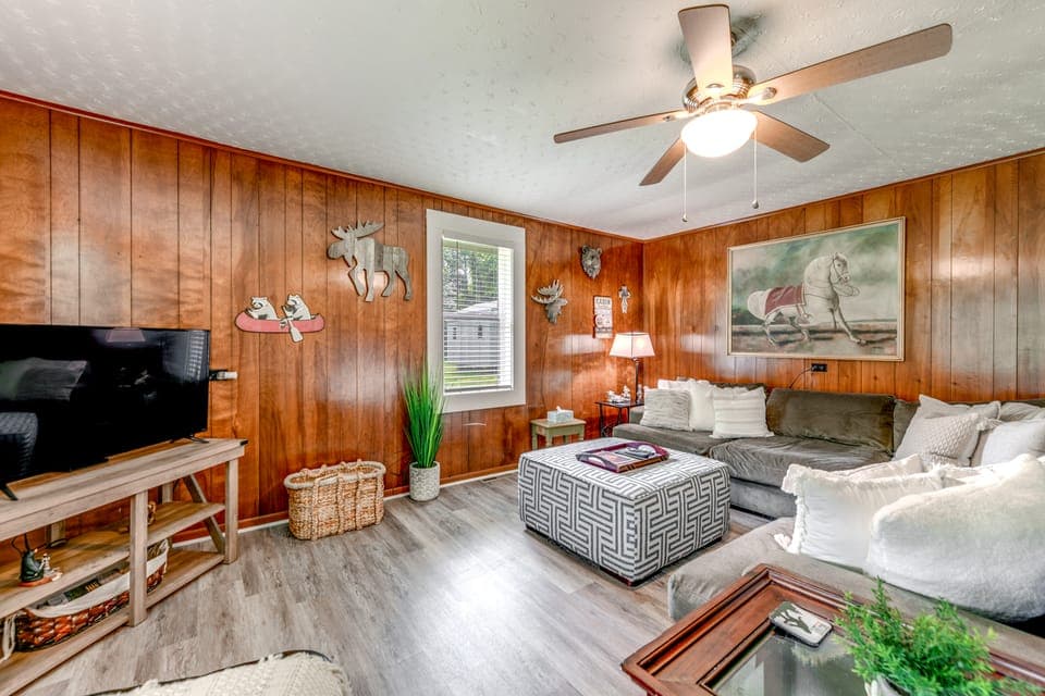 2 Mi to Ski Sapphire: Pet-Friendly Cashiers Cabin House in Tennessee