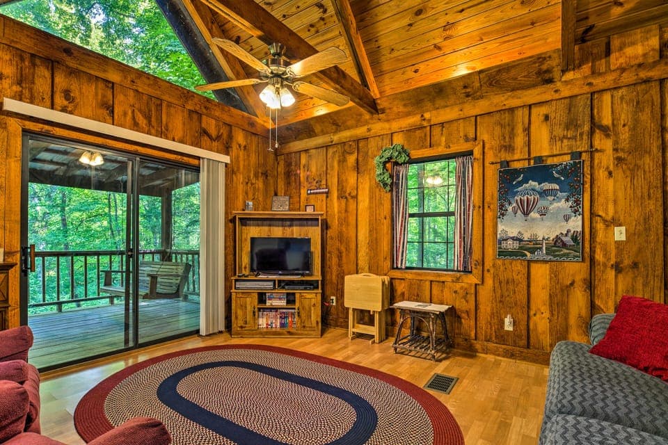 5 Acres, Backyard Creek! Cabin in Tellico Plains House in Tennessee