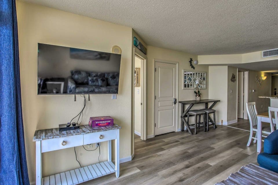 Bay Watch Condo w/ Oceanfront Balcony & Beach View Apartment in Atlantic Beach