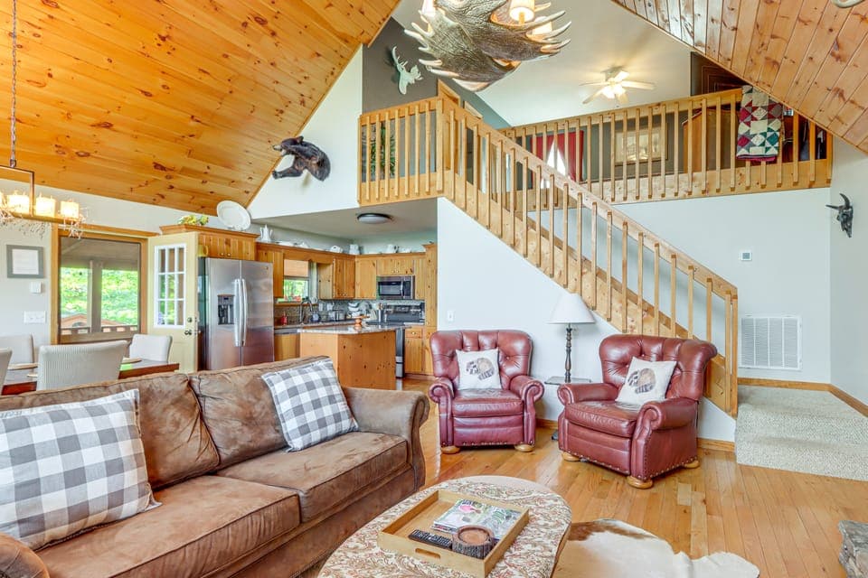 Game Room & Fire Pit: Picturesque Cabin in Murphy House in Tennessee