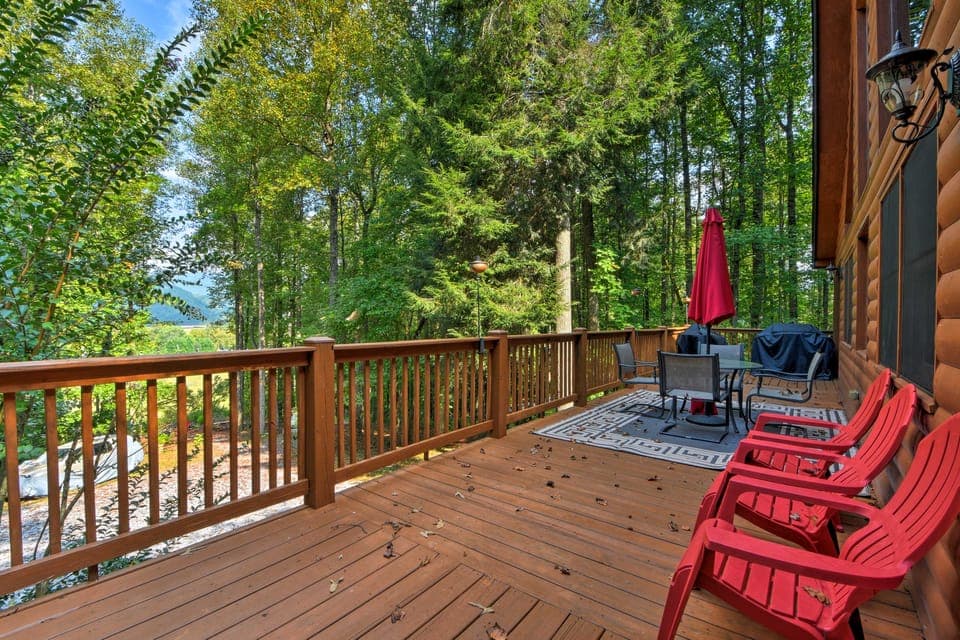 Andrews Cabin w/ Game Room & Covered Porch! House in Tennessee