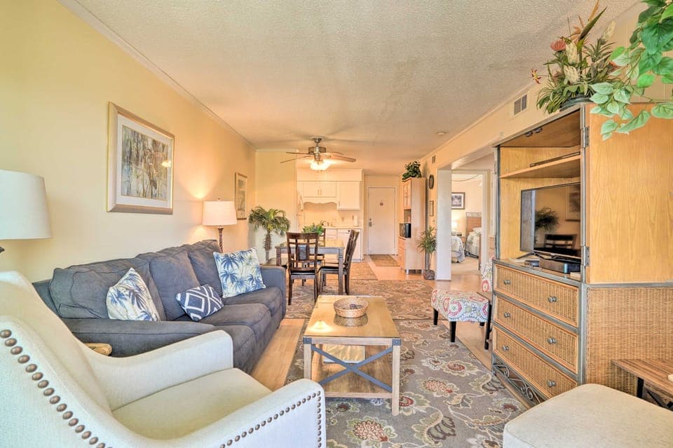 Walk to Beach! Isle of Palms Condo w/ Pool Access Apartment in Isle of Palms