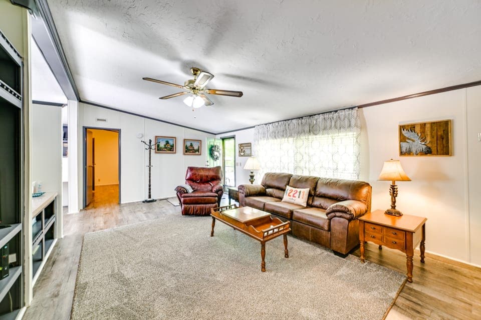 Quiet 'Horseshoe Hill House' By Lake Barkley! House in Lake Barkley