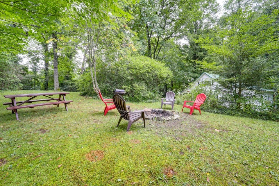 17 Mi to Sugar Mountain: ‘Tensie’s Cottage’ Cottage in Tennessee
