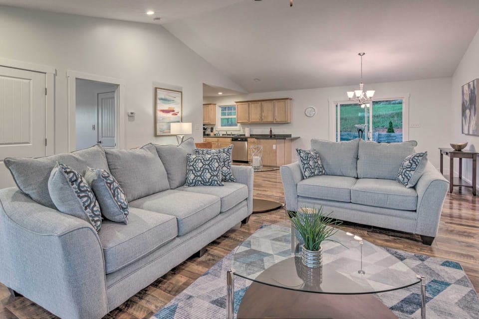 Unique Blue Ridge Haven, 12 Mi to Asheville! House in Buncombe County