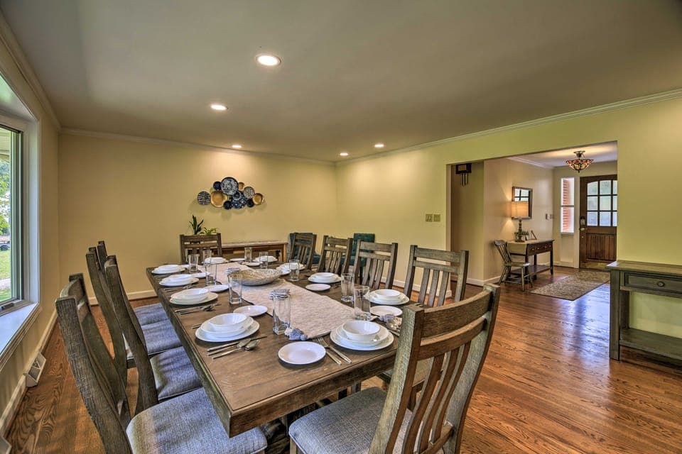 Easy Hiking & Sightseeing! Kingsport Home w/ Deck House in Kingsport