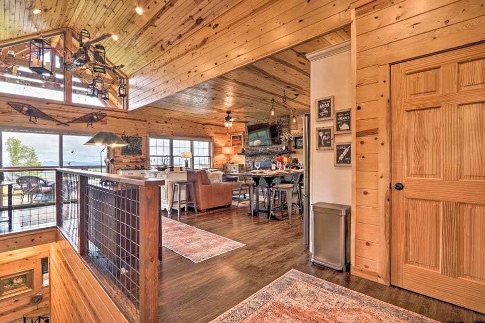 Woodsy Retreat w/ Fire Pit & Resort Amenities House in Gatlinburg