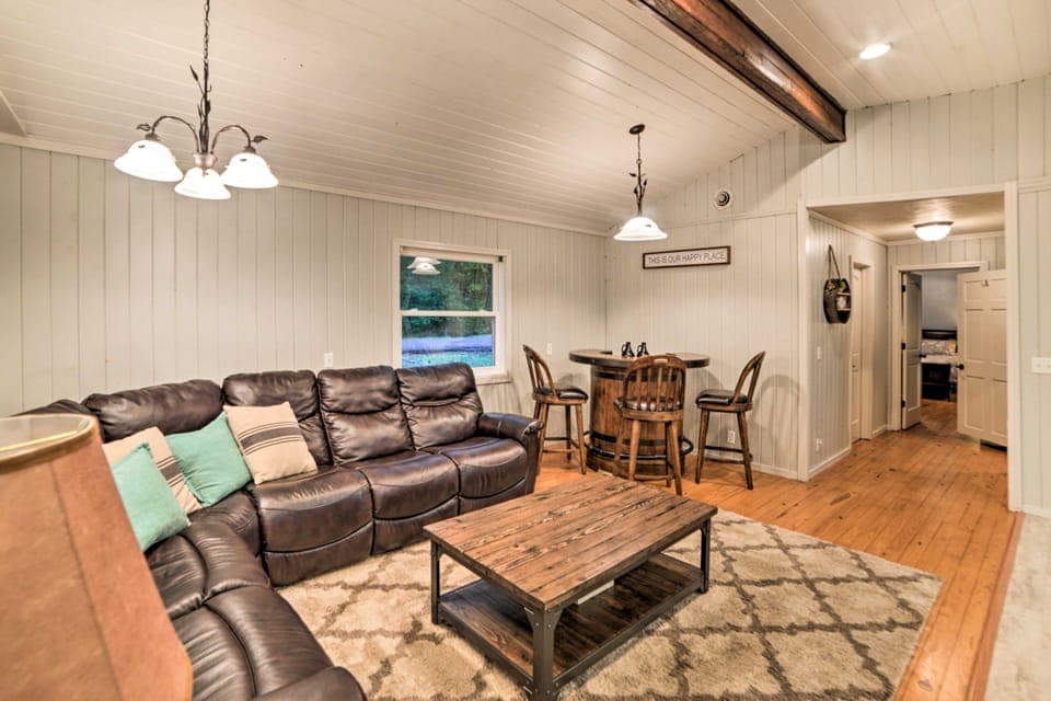 Private Dock & Lake Access: Benton Family Home House in Lake Barkley