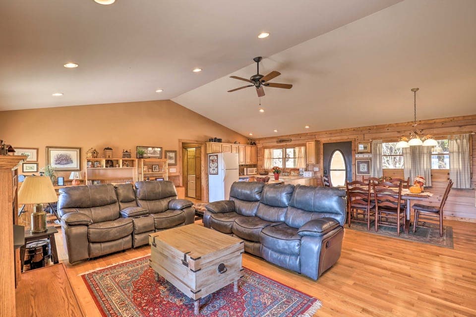 Bring a Pet! Mtn-View Bostic Retreat w/ Deck House in Tennessee