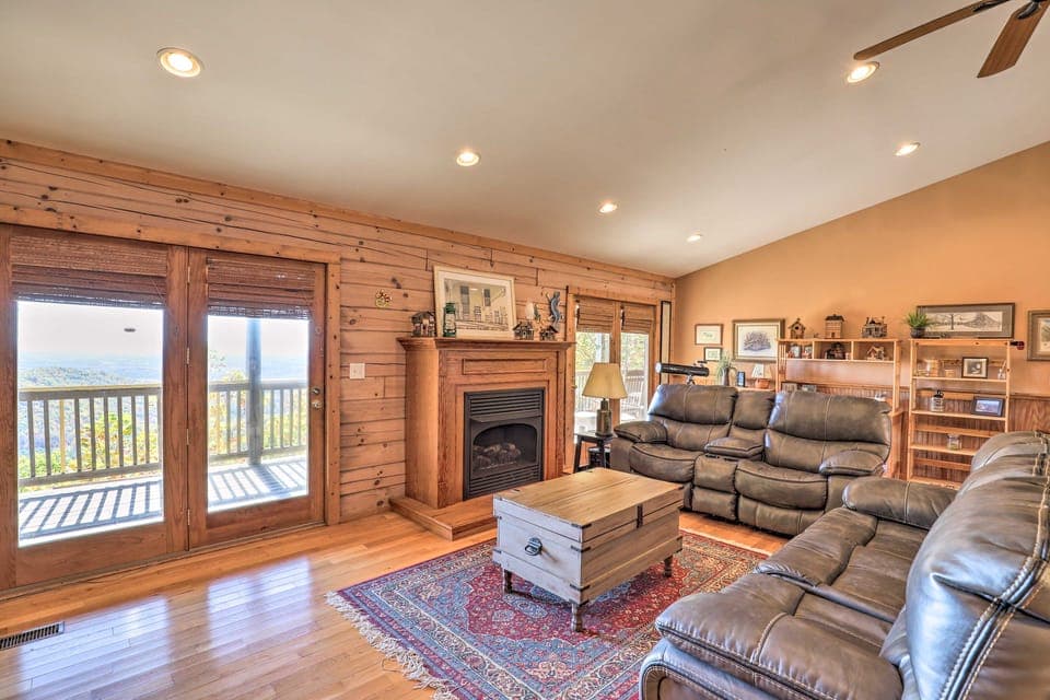 Bring a Pet! Mtn-View Bostic Retreat w/ Deck House in Tennessee